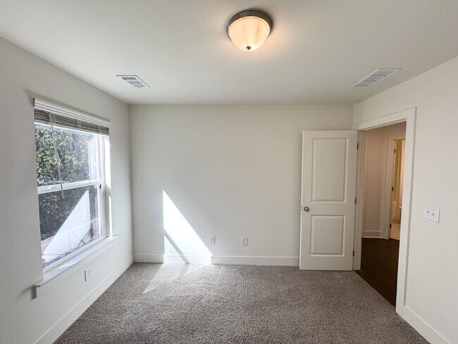 Building Photo - Stylish 3BR Townhome with Private Yard & Two-Car Garage in Auburn, GA