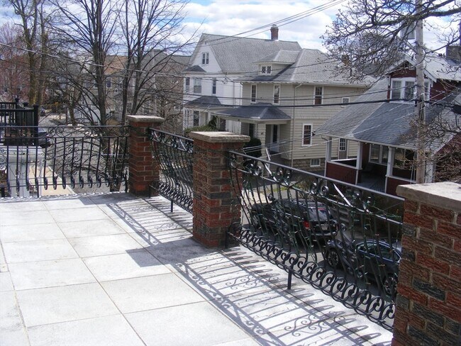 Building Photo - 53 Marshall St