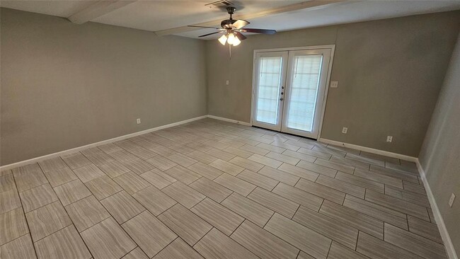 Building Photo - 5502 Chantilly Ln