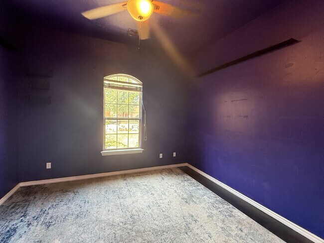 Building Photo - 3-bedroom, 2-bath home with a dedicated study located in The Creeks at Wimberley