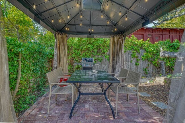 Building Photo - Charming Furnished Two Bedroom Cottage in Carmel-by-the-Sea