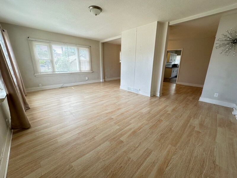 Building Photo - 1423 7th Ave