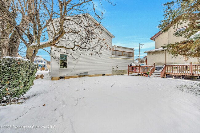 Building Photo - 108 E Market St