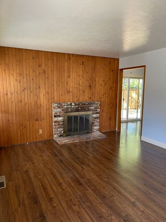 Building Photo - Great location, end of a quiet cul de sac, Cupertino School, spacious rooms