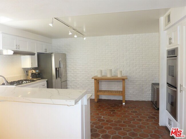 Building Photo - 13065 Mindanao Way