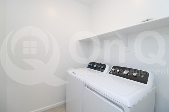 Building Photo - 4715 E Danta St