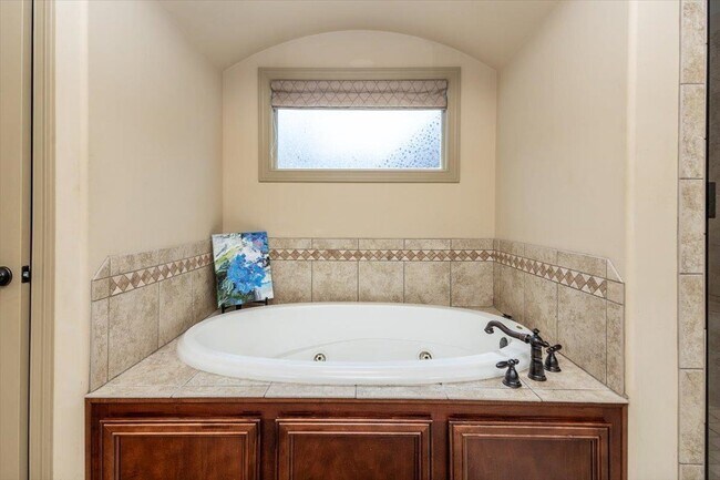 Building Photo - 5208 Prairie Sky Dr