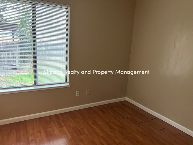 Building Photo - Back On The Rental Market Nice Cozy 3 Bedroom Half Plex Home!!!