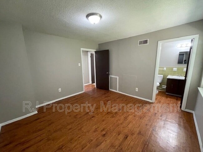 Building Photo - 5580 Apple Blossom Dr