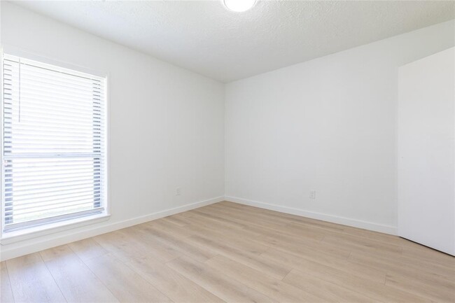 Building Photo - 8311 Quail Burg Ln