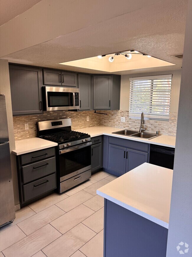 Building Photo - 1901 Desert Falls Ct