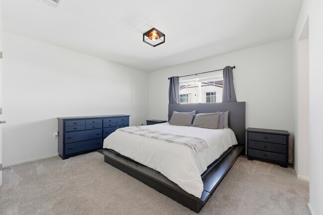Building Photo - 336 Sweet Pl