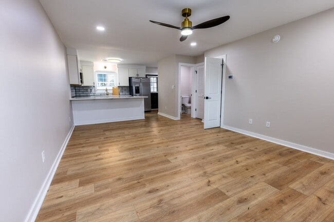 Building Photo - 1415 2nd E Ct
