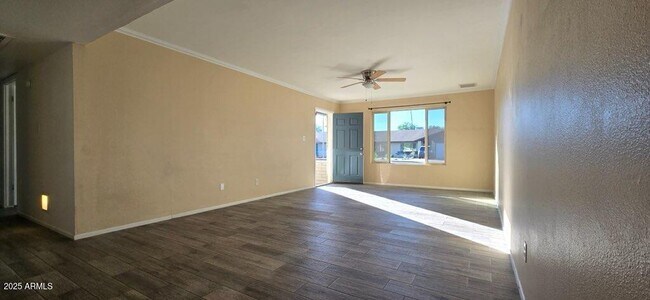 Building Photo - 2132 E Oxford Dr