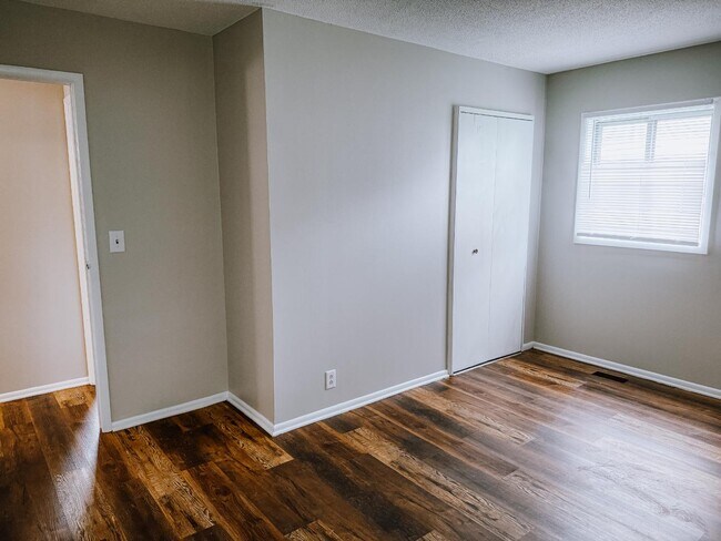 Building Photo - 918 Skyline Dr