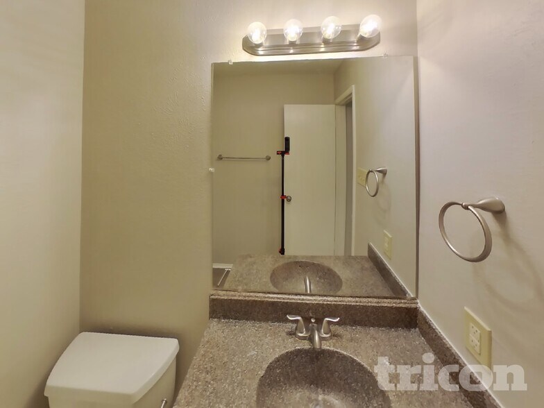 Building Photo - 5529 Kerry Ln