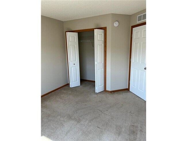 Building Photo - 7211 Jewel Ln N