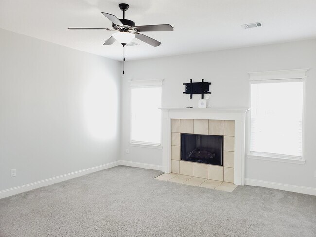 Building Photo - 65 Thorp Circle