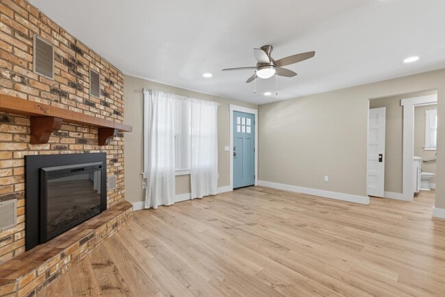 Building Photo - 103 W Centre St