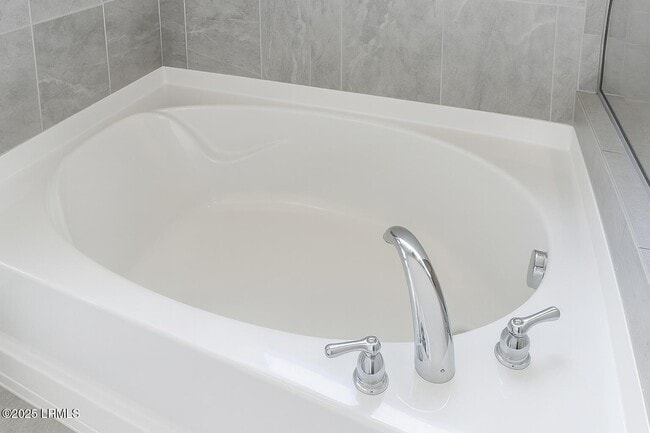 Building Photo - 15 Chauga St