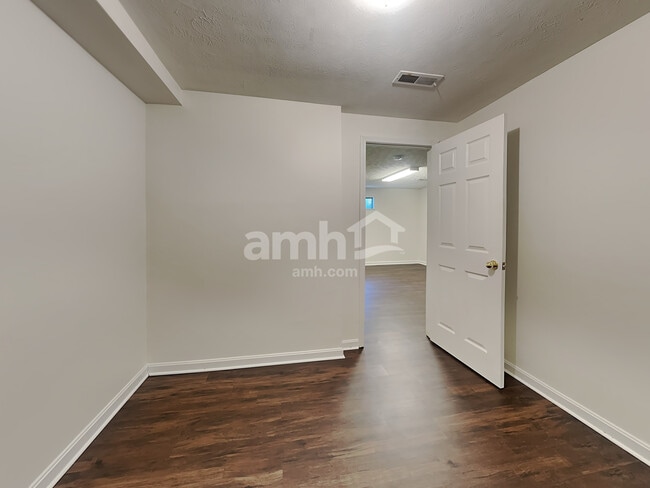 Building Photo - 2324 Pleasant Meadows Dr