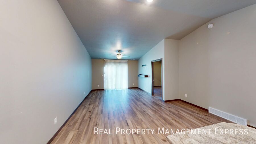 Building Photo - Bright, Spacious, and Move-In Ready 2-Bedr...