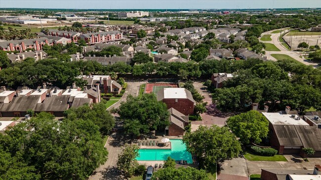 Building Photo - 7447 Cambridge St