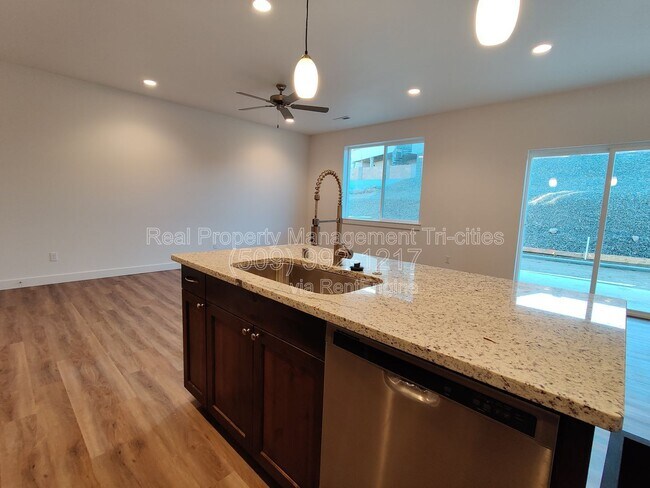 Building Photo - 386 Bedrock Loop