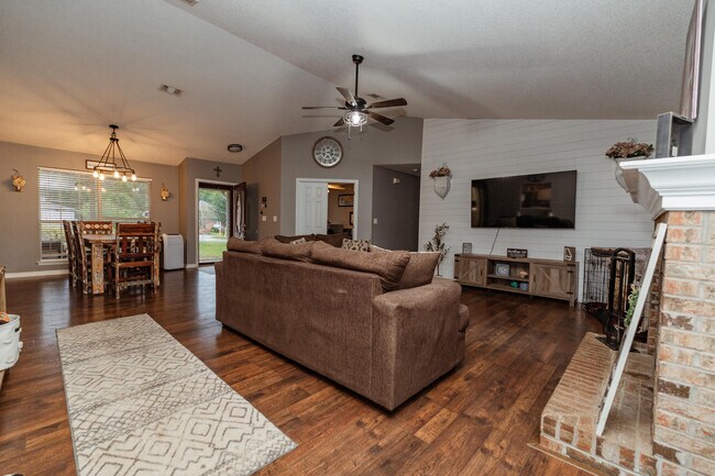Building Photo - 425 Whirlaway Ct