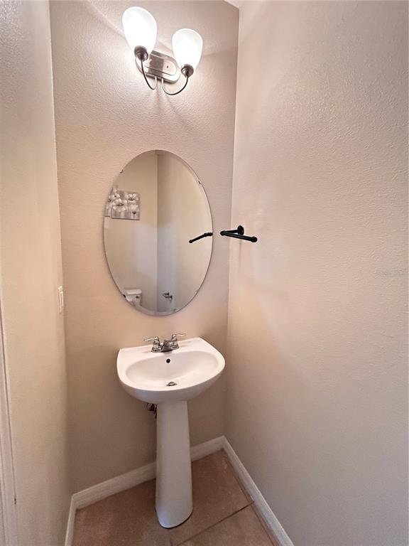 Building Photo - 2000 Traders Cove