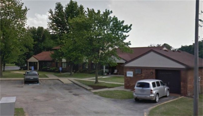 Building Photo - 105 W Birch St