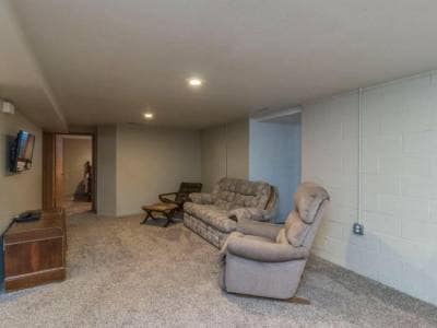 Building Photo - 617 Barr Dr