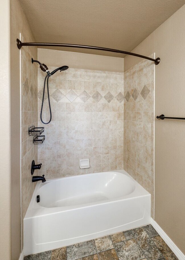 Building Photo - Westside 3 Bed Townhouse in Gold Hill Mesa