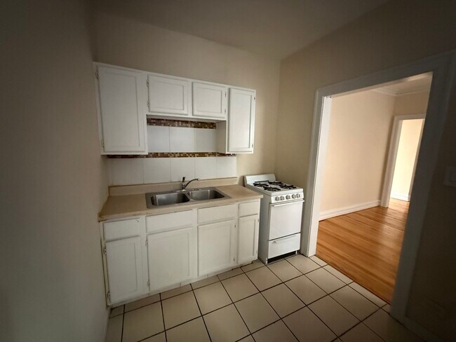 Building Photo - 2148 Gunderson Ave