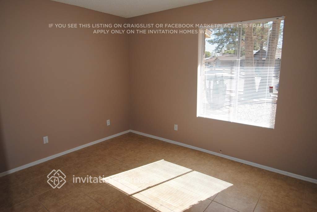 Building Photo - 8520 N 54th Dr