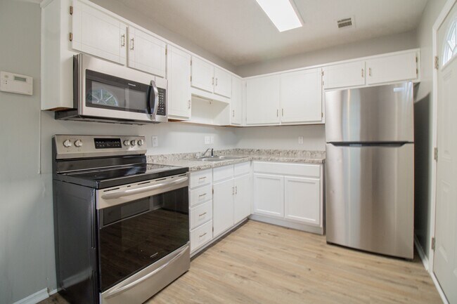 Building Photo - 5451 Minnie Lee Dr