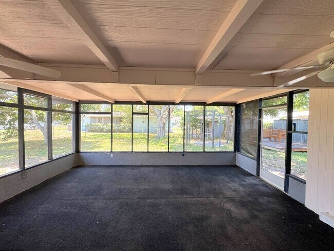 Building Photo - Spacious 2-Bed/2-Bath + Bonus Room Home for Rent in Bradenton, FL!