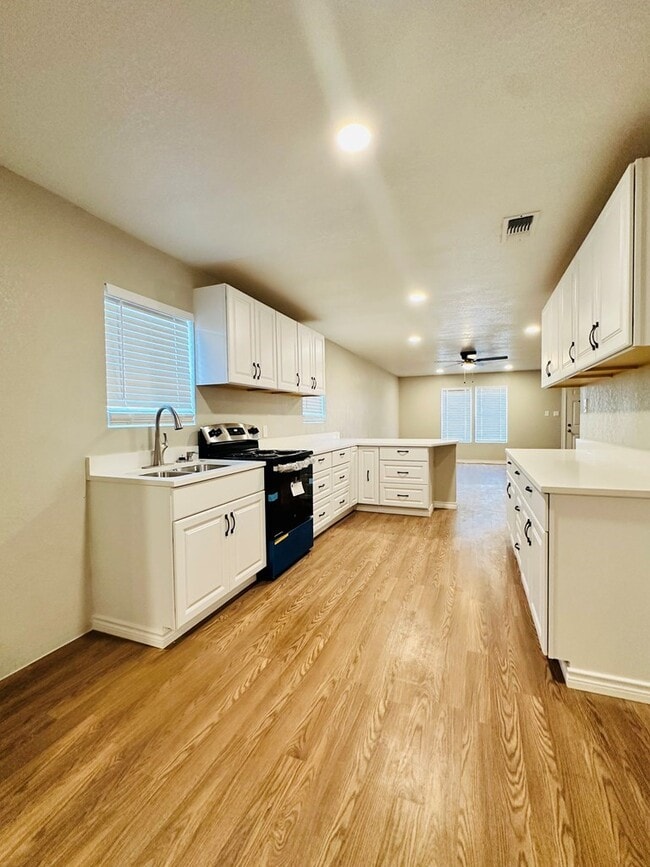 Building Photo - 1408 Stadium Ave