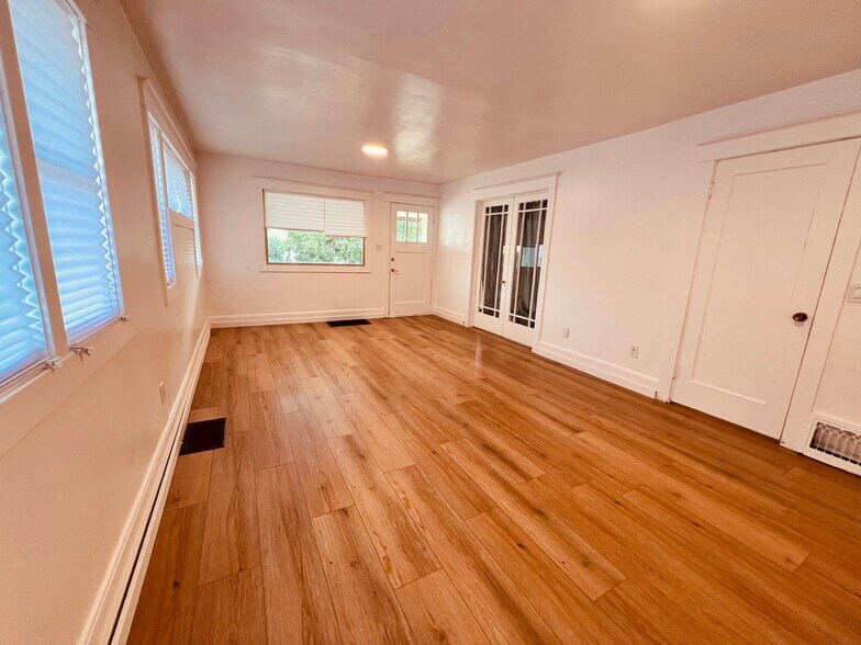 Building Photo - 978 W 100 N