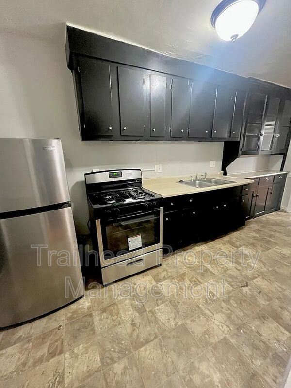 Building Photo - 4013 Charlotte St