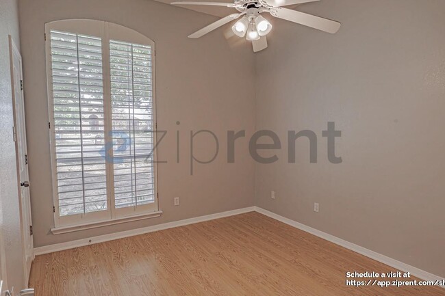 Building Photo - 609 S Ruidoso Downs Dr