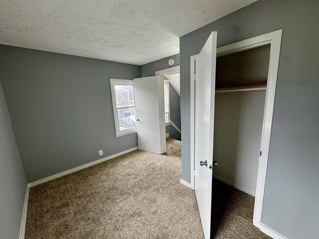 Building Photo - 5 Bed + Bonus Room House | Across from Park | 3 Stories | $1,450