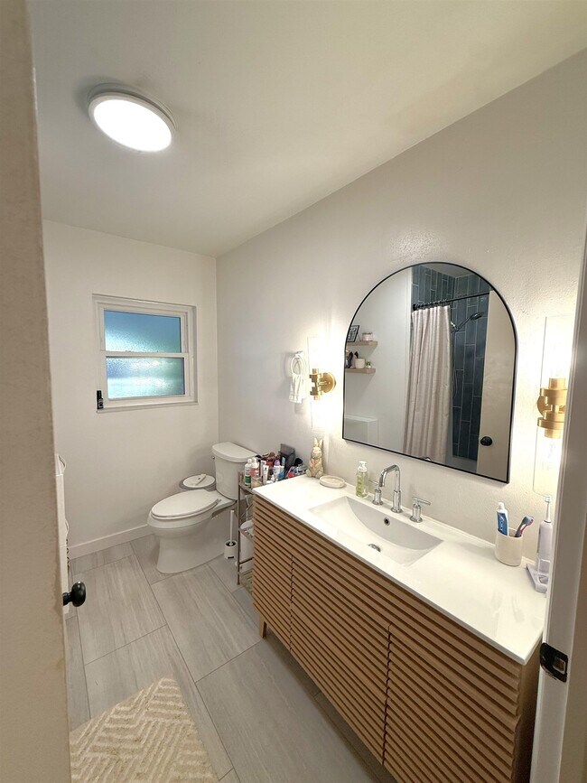 Building Photo - 629 Dart St