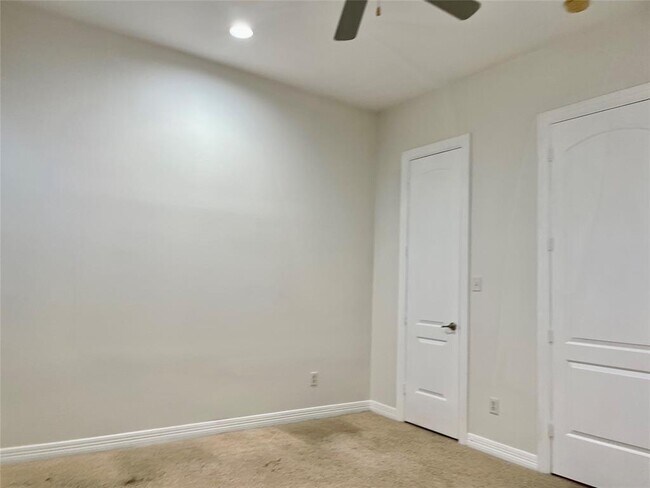 Building Photo - 9616 Hamilton Dr
