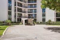 Building Photo - 1301 River Reach Dr