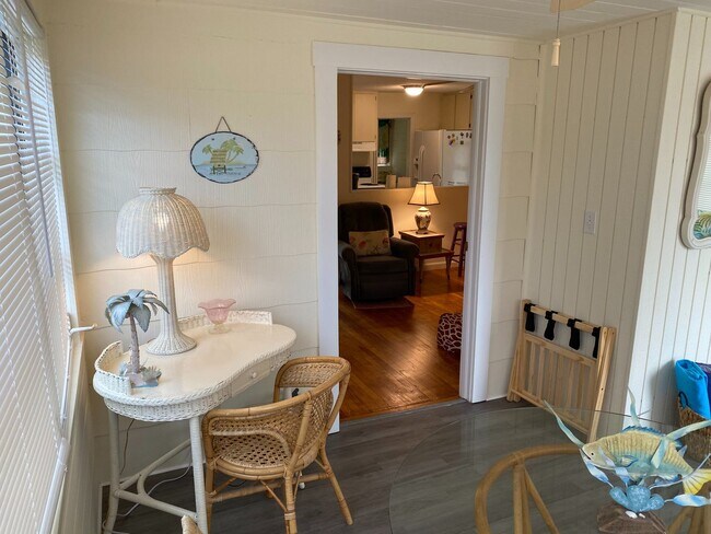 Building Photo - Nokomis Beachy Bungalow (Off Season)