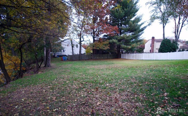 Building Photo - 6 Heather Ln