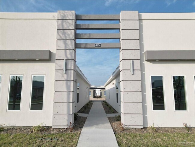 Building Photo - 4104 Walnut Ave