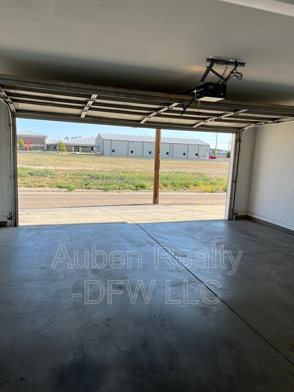 Building Photo - 2800 Steve's Way