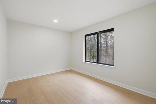 Building Photo - 125F Clubhouse Dr SW